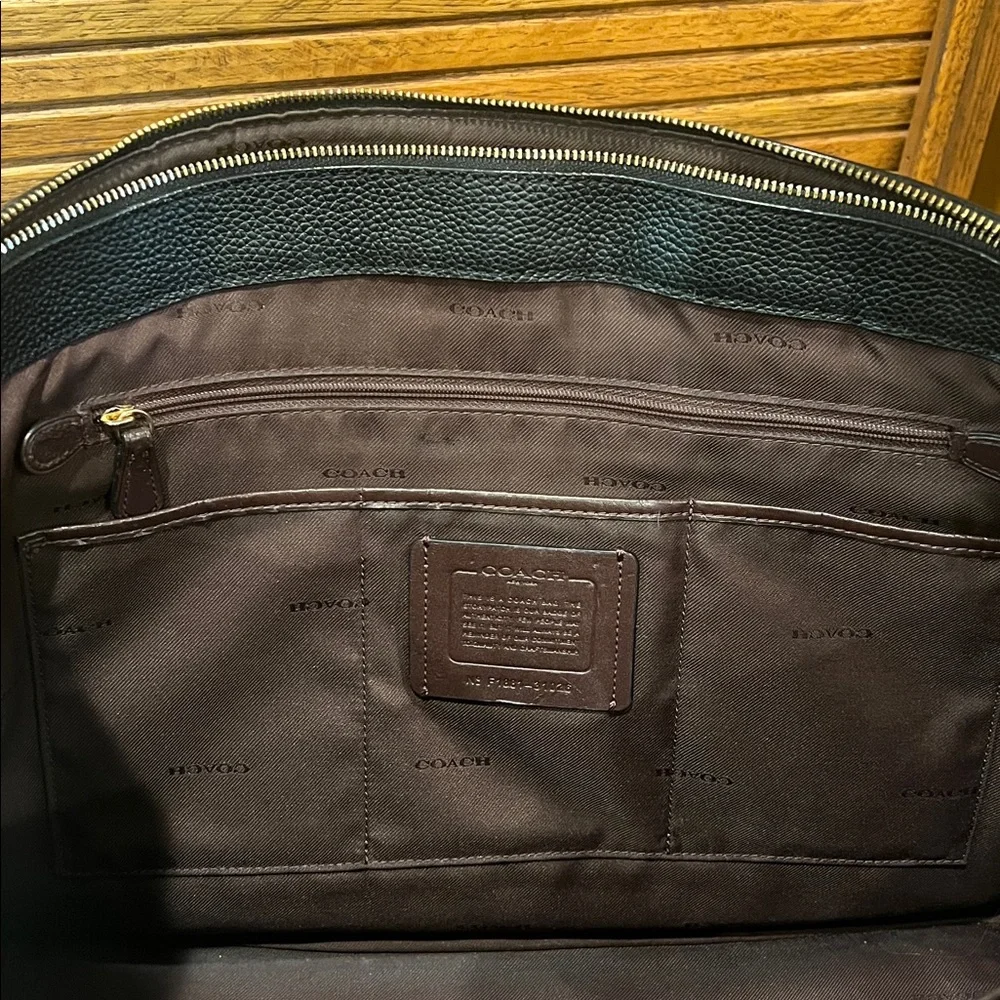 Coach Charlie turnlock tote bag in black pebble grain leather - Picture 14 of 17